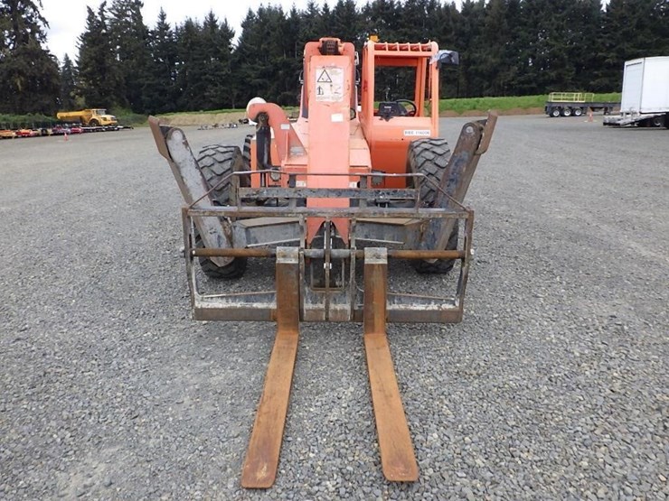 2011-jlg-10054-telescopic-reach-lift-image-2