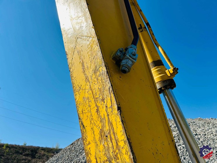 2015-komatsu-pc210-lc-image-54