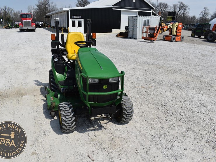 2017-john-deere-1025r-image-11
