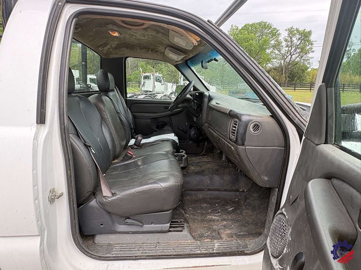 2005-chevrolet-silverado-2500hd-image-48