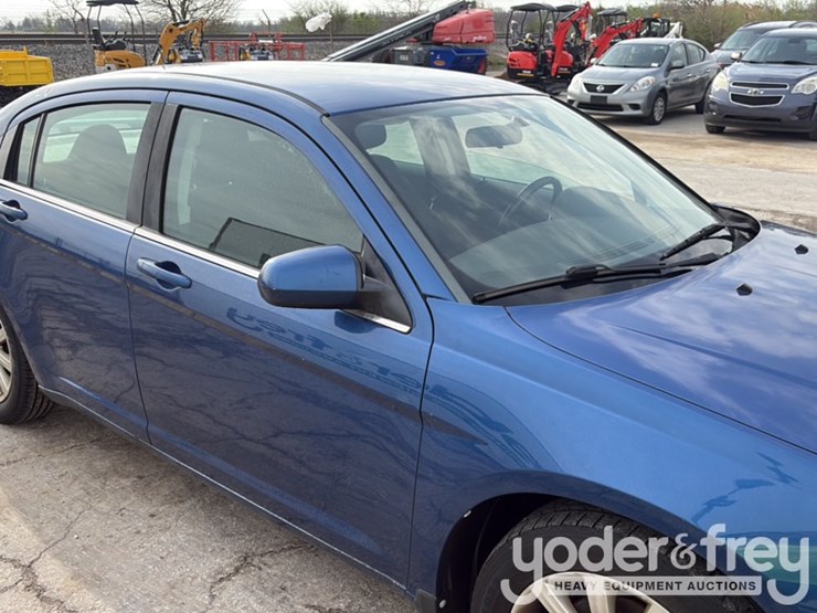 2010-chrysler-sebring-image-29