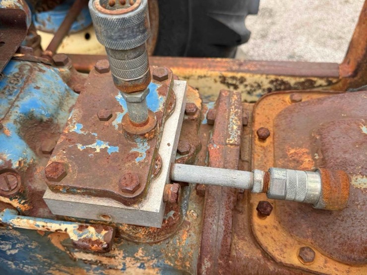 1974-ford-4000-image-7