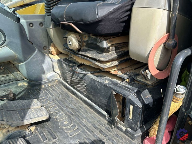 2009-komatsu-pc88mr-8-image-84