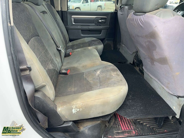 2015-dodge-3500-image-19