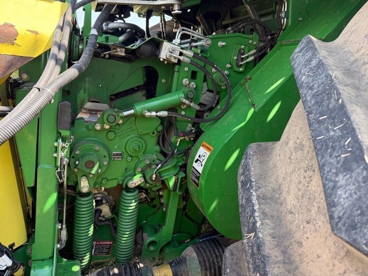 2019-john-deere-9700i-image-14