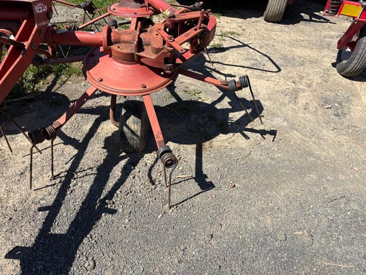 new-holland-163-image-4