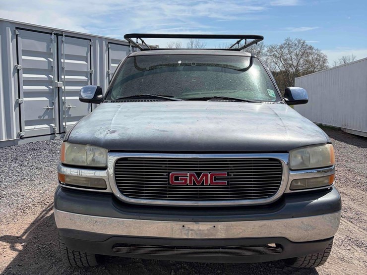 2005-gmc-sierra-limited-image-2