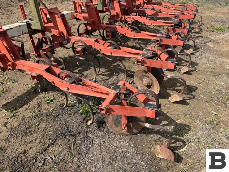 6-row-s-tine-cultivator-image-15
