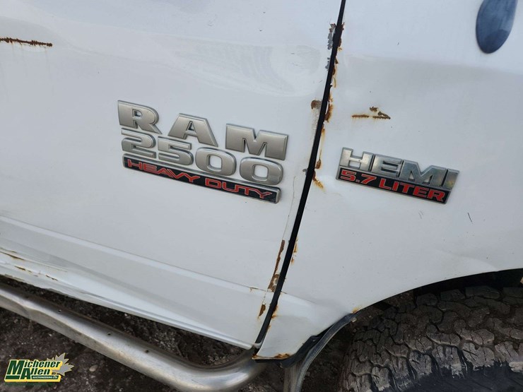 2013-dodge-2500-image-32