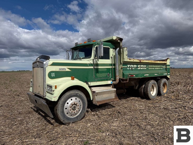 1984-kenworth-w900-image-1