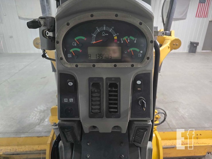 2012-caterpillar-140m2-image-16