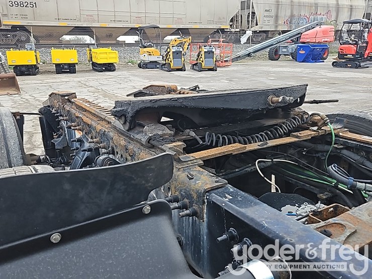 2016-freightliner-cascadia-113-image-25