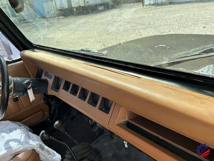 1994-jeep-wrangler-image-90