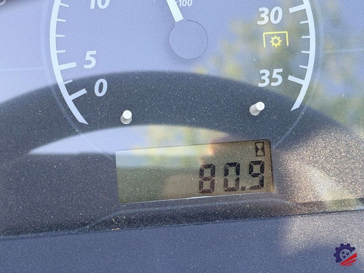 2025-john-deere-1023e-image-44