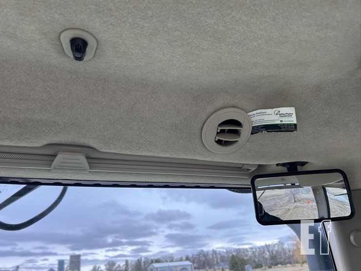 2014-john-deere-8320r-image-65