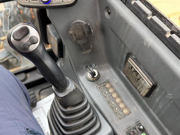 2017-hyundai-robex-60cr-9a-image-12