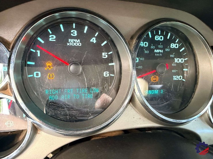 2012-chevrolet-silverado-2500hd-image-27