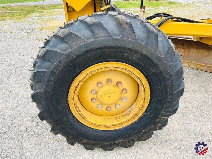 2010-caterpillar-120m-image-14