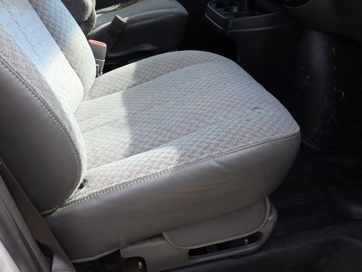 2003-chevrolet-3500-image-13