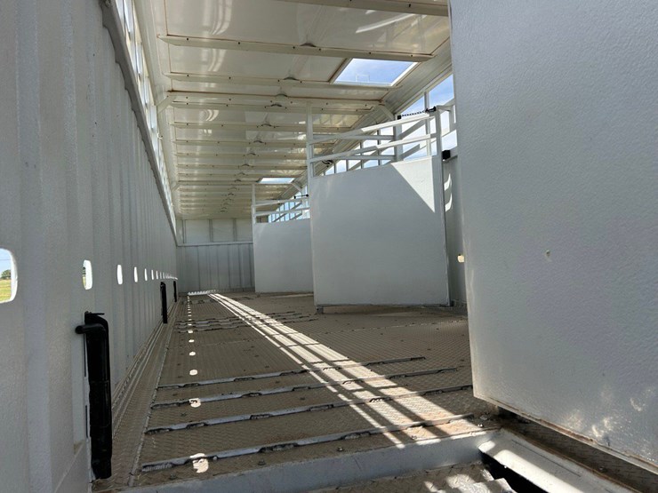 2013-neville-trailer-image-5