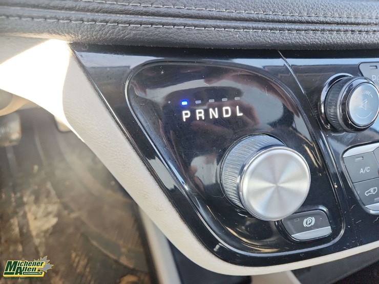 2017-chrysler-pacifica-image-9