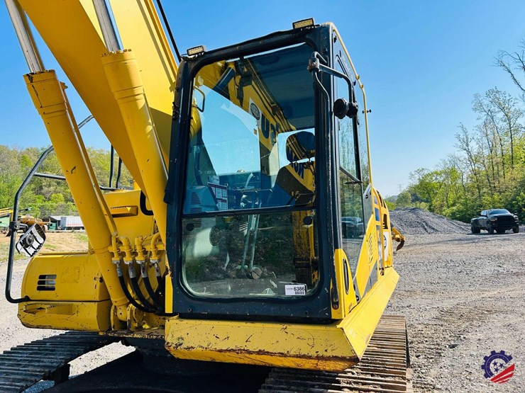 2015-komatsu-pc210-lc-image-96