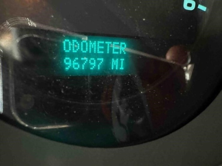 2011-chevrolet-2500-image-32