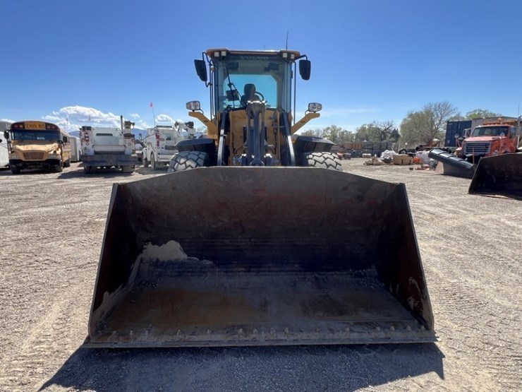 2023-volvo-l70h-wheel-loader-image-8