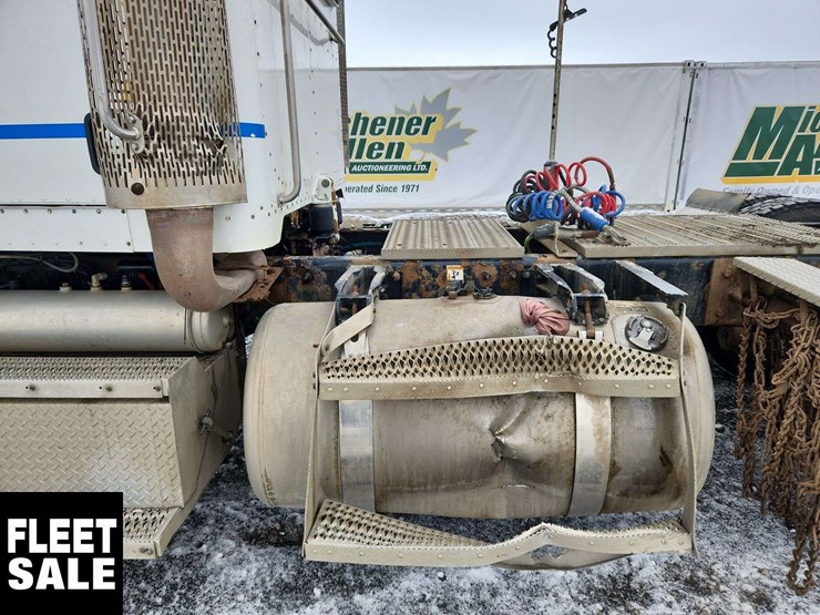 2015-peterbilt-367-image-44