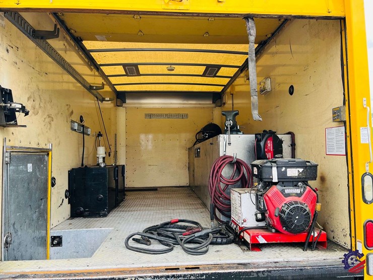 2009-gmc-savana-s/a-enclosed-roadside-service-truck-image-57