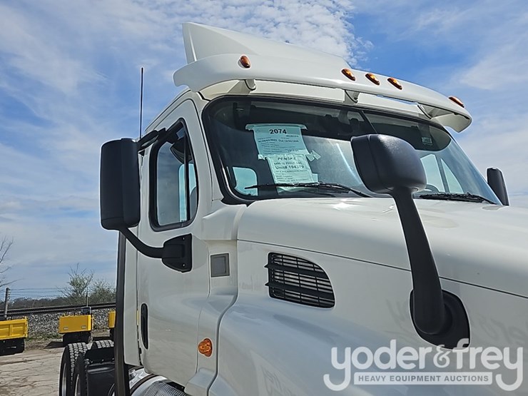 2017-freightliner-cascadia-113-image-21