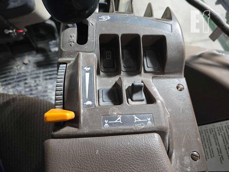 2011-john-deere-4630-image-15