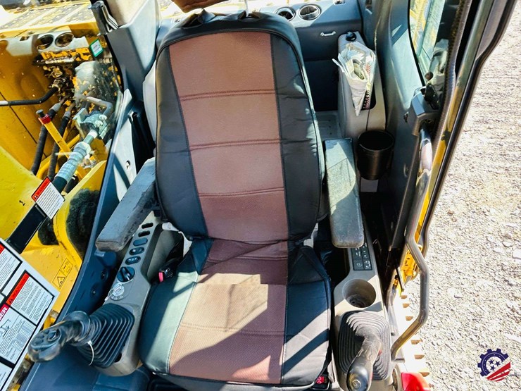 2015-komatsu-pc210-lc-image-15