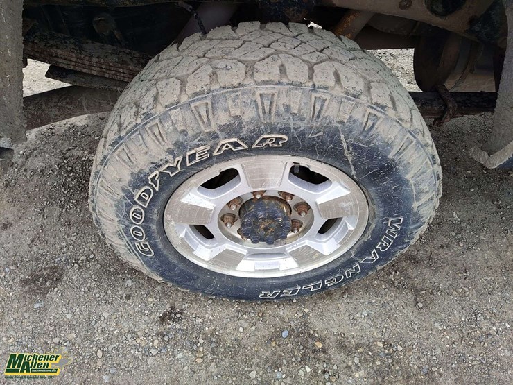 2012-chevrolet-silverado-2500hd-image-11