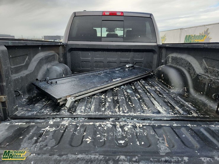 2016-dodge-1500-image-16