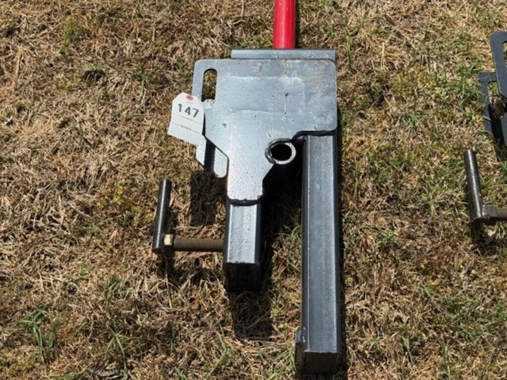 skid-steer--pallet-fork-bale-spike-attachements-image-3