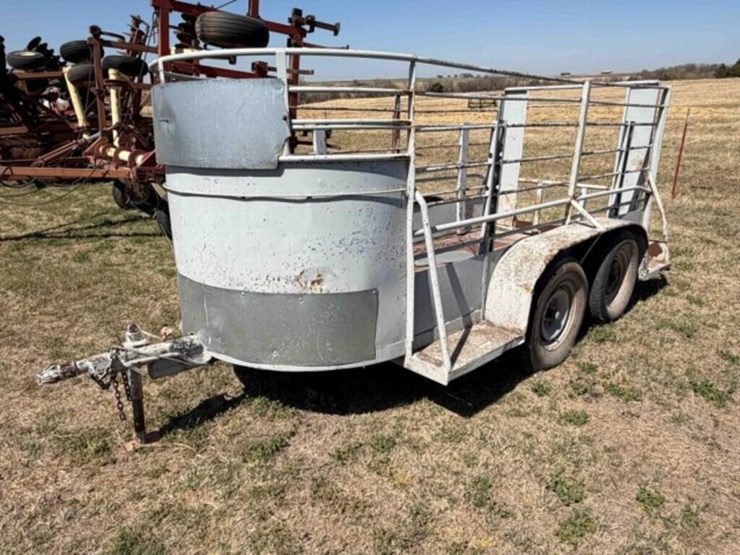 bumper-pull-livestock-trailer-image-1