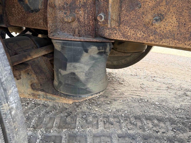 2007-mack-granite-gu713-image-11