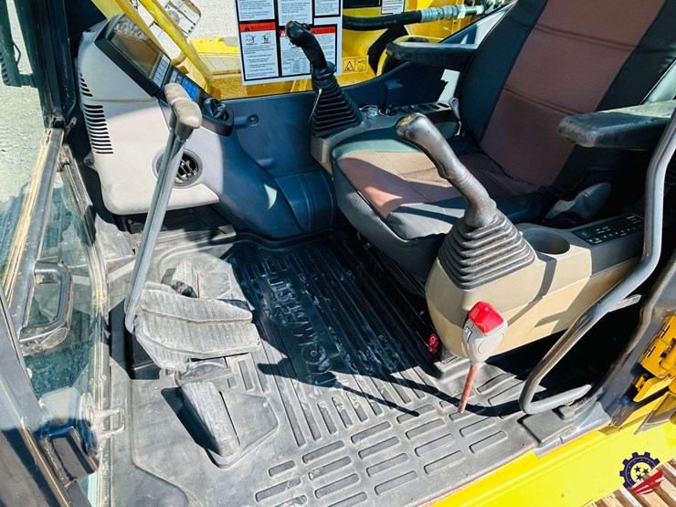 2015-komatsu-pc210-lc-image-20