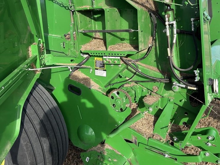 2019-john-deere-560m-image-16
