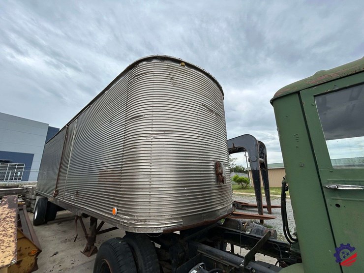 antique-bullnose-28ft-s/a-pup-trailer-image-10