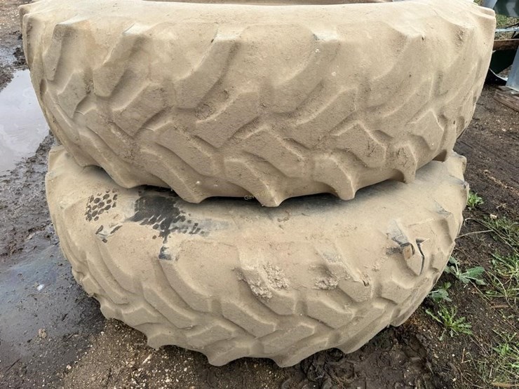 (2)-9-bolt-dual-tires-18.4-r38-image-4