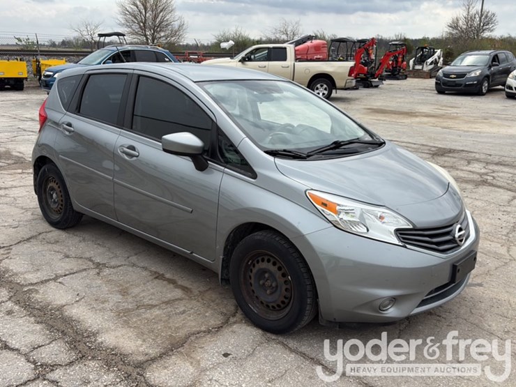 2015-nissan-versa-image-2
