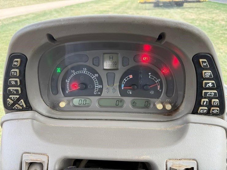 2014-case-ih-mx140-mfwd-tractor-image-28