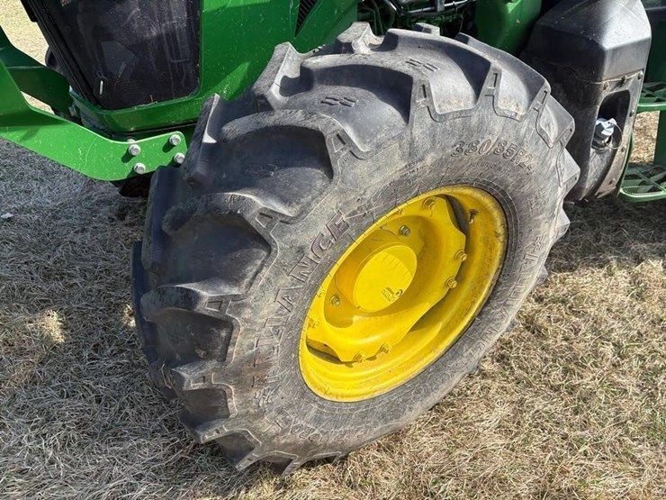 2022-john-deere-5100m-image-14