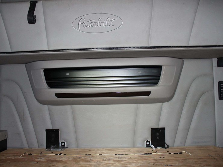 2019-peterbilt-579-image-32