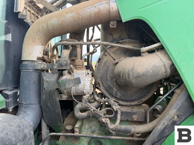 2011-john-deere-8310r-image-54