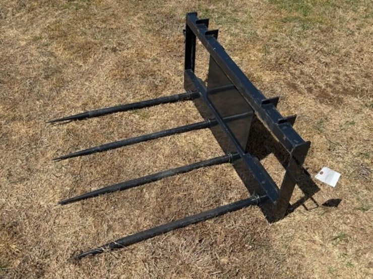 skid-steer--4-hay-spike-attachement-image-1