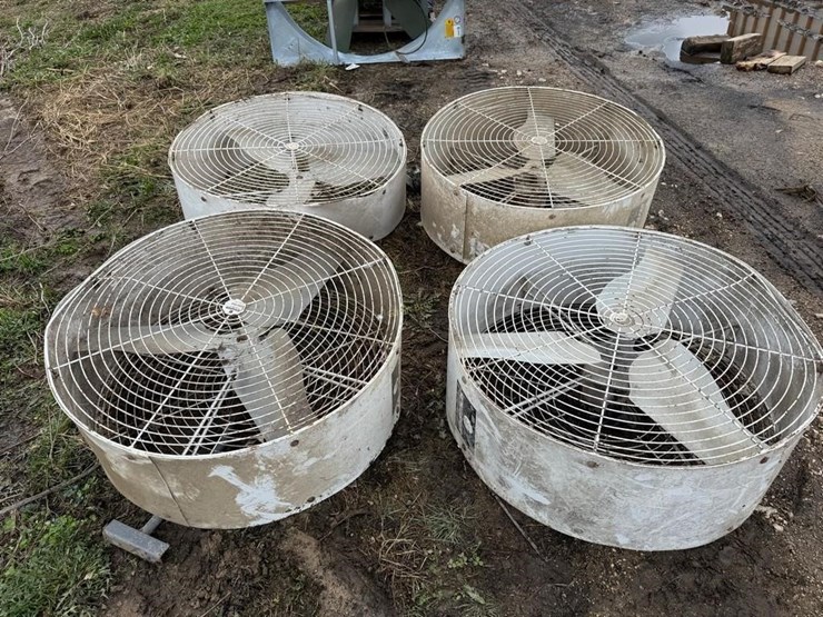 (4)-schaefer-36"-barn-fans-image-3