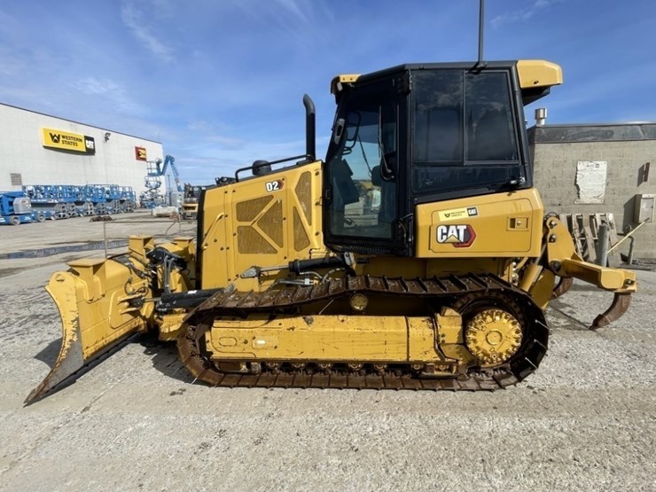 2021-caterpillar-d2-image-2